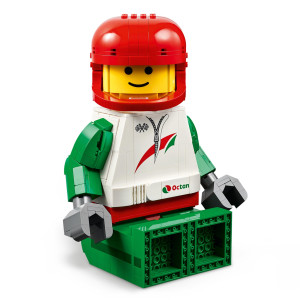 Zväčšená minifigúrka pretekára