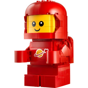 Zväčšený malý astronaut